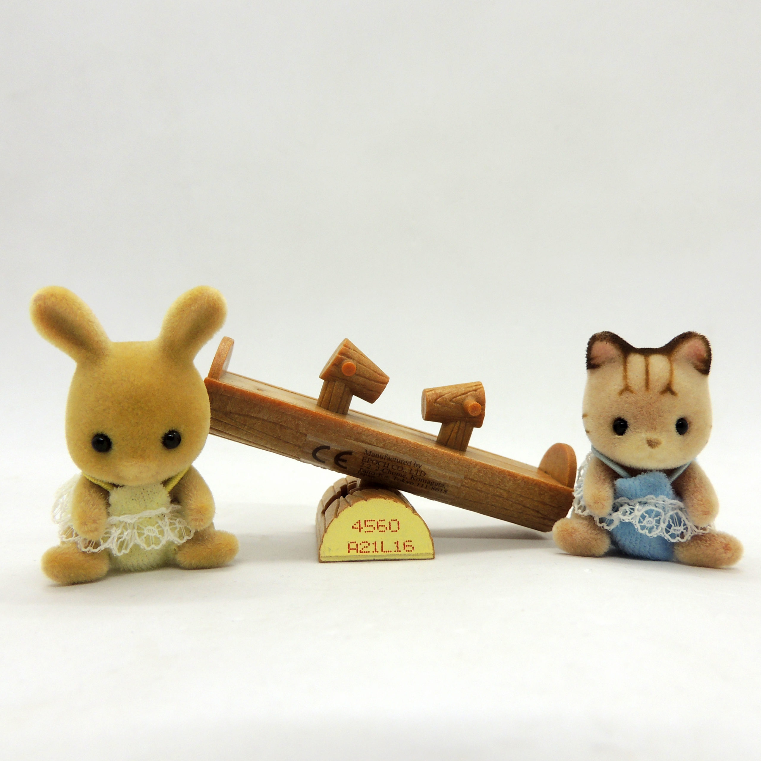 Sylvanian Families Bebe Gato Y Conejo Epoch Baby Striped Cat Sunny