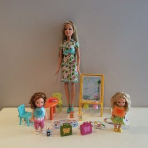 I Can Be Art Teacher Barbie & Kelly Retro Vintage