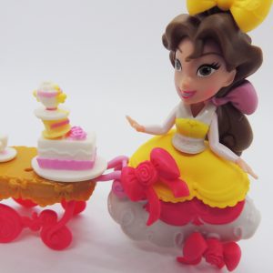 Disney Princess Bella Tomando El Te Little Kingdom Hasbro Colección