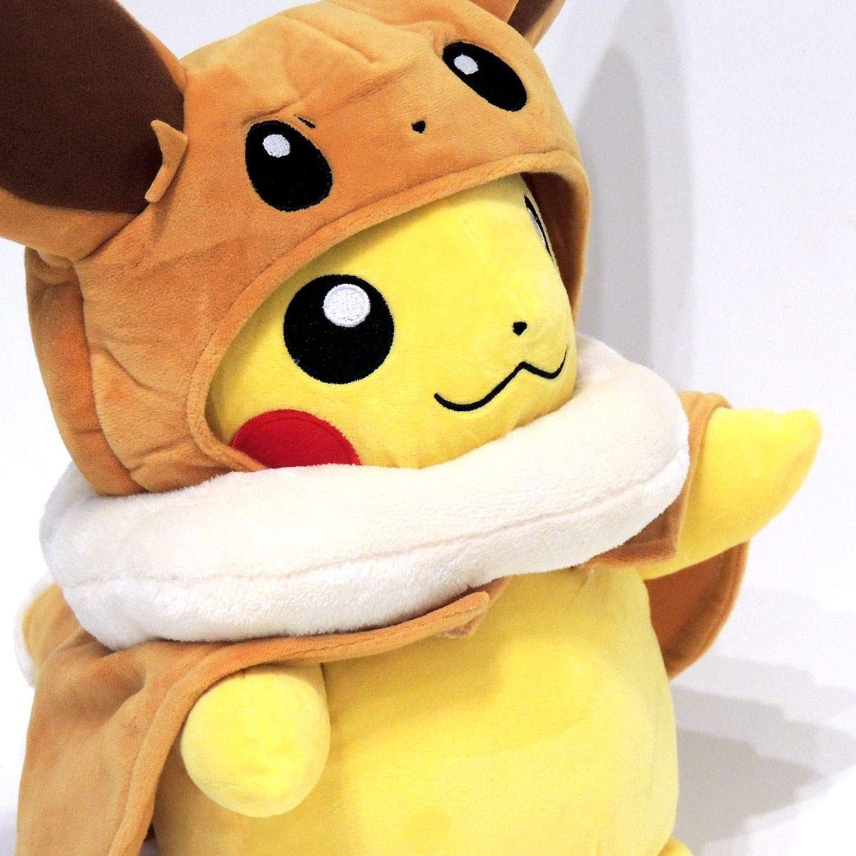 Enorme peluche pokemon pikachu de 62cm