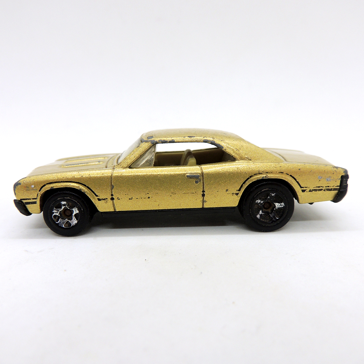 Hot Wheels 1969 Chevelle SS 396 Gold 1:64 Mattel Malaysia - Madtoyz